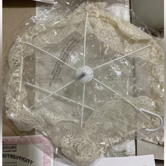 The Ashton-Drake Galleries Victorian Lace Collection Doll “Colleen” - Picture 6 of 14